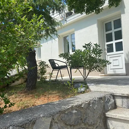 The Coastal Nook Apartman *